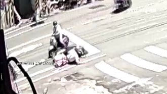 店門口1日2車禍　店家勸世：騎慢點