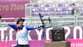 東奧射箭林佳恩走過低潮更勇敢東京奧運射箭混雙台灣好手林佳恩（圖）、湯智鈞搭檔，24日以3比5不敵印度隊止步。林佳恩說，盼能更勇敢、更享受比賽，今天也當作把握機會熟悉比賽感覺和場地，將感覺帶到接下來的比賽。中央社記者吳家昇攝　110年7月24日