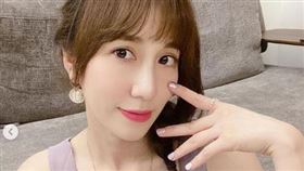 Apple在27日下午去施打AZ疫苗。（圖／翻攝自Apple IG）