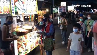 墾丁大街攤商　秀疫苗黃卡讓遊客心安