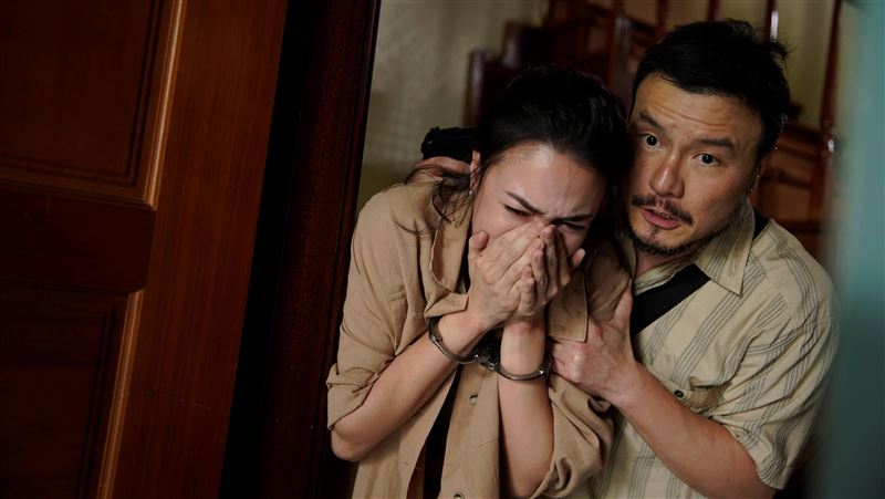激情一夜　議員愛小女警下場惹人噴淚