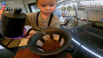 3歲弟做早餐給全家吃！　網友全讚嘆