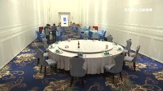 降級後首場訂婚宴！每桌僅坐5人