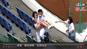 ▲小龍女隊長琪琪跳到雙腿抽筋。（圖／翻攝自琪琪IG）