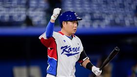 ▲韓國隊梁義智遭到觸身球結束比賽。（圖／美聯社／達志影像）