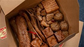 蔡總統稍早透過臉書發文揭密這份限定版的早餐，是經過營養師協助把關，另外，也送給選手老天祿滷味（圖／翻攝自蔡英文臉書）