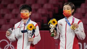 東京奧運今日舉行桌球女子單打項目決賽，中國隊的陳夢以4比2（9比11、11比6、11比4、5比11、11比4、11比9）擊敗同胞孫穎莎拿下金牌。（圖／美聯社／達志影像）