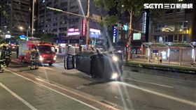 台北,自撞,分隔島,大安區,信義路,酒駕（圖／民眾提供）