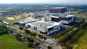 台南上半年新增155件投資案台南市政府經濟發展局29日公布今年1至6月台南市共新增155件投資案，吸引新台幣127億元投資額。圖為沙崙智慧綠能科學城空拍照。（台南市經發局提供）中央社記者楊思瑞台南傳真  110年7月29日