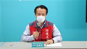 北部染疫返鄉　嘉縣再添1確診嘉義縣長翁章梁9日召開疫情線上記者會表示，8日晚間醫院驗出住水上鄉內溪村1名62歲男子確診武漢肺炎，男子因戶籍在北部，列為台北市案例，案號12038，個案足跡單純，鄉親不用恐慌。（嘉義縣政府提供）中央社記者蔡智明傳真　110年6月9日