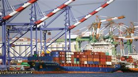 主計總處估今年首季經濟成長率8.16%（1）行政院主計總處30日公布今年第1季經濟成長率概估統計為8.16%，較預測數大幅增加1.96個百分點，顯示經濟成長動能強勁。中央社記者董俊志攝　110年4月30日