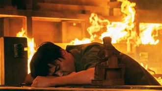 黃鐙輝燒掉百萬場景　挫到求救王識賢