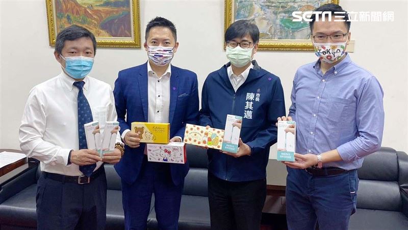 高雄鋼鐵人隊贈1.5萬劑快篩給高雄