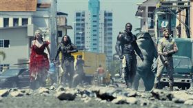 05【自殺突擊隊：集結】(左至右)哈莉奎茵(瑪格羅比 飾)、捕鼠人2(丹妮拉梅爾基奧 飾)、血腥運動(伊卓瑞斯艾巴 飾)、鯊魚王(席維斯史特龍 獻聲  史提夫阿吉 飾)、波爾卡圓點人(大衛達斯馬齊連 飾)
（圖華納兄弟提供）