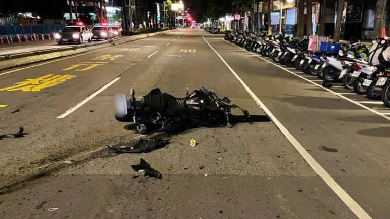 土城車禍　19歲騎士暴衝撞電桿不治