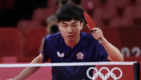 東奧桌球男單　林昀儒與銅牌擦身而過（1）東京奧運桌球男子單打30日晚間進行銅牌戰，台灣桌球好手林昀儒（圖）與德國選手奧恰洛夫（Dimitrij Ovtcharov）激烈交戰，終場林昀儒以3比4落敗，與銅牌擦身而過。圖為林昀儒關鍵時刻最後一球未能過網，飲恨吞敗。中央社記者吳家昇攝  110年7月30日