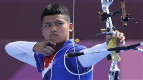 湯智鈞擊敗韓國勁敵　東奧男子射箭晉級4強台灣射箭好手「湯包」湯智鈞（圖）31日在東京奧運男子個人對抗賽8強，以6比4射下手握2面奧運男團金牌的韓國好手金優鎮、晉級4強。中央社記者吳家昇攝　110年7月31日