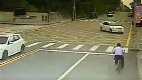 男子假問路真搶劫，雲林麥寮國小，硬扯86歲阿嬤金耳環