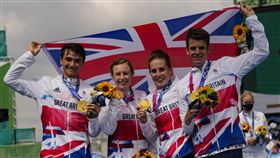 ▲英國拿下東京奧運鐵人三項混合接力金牌。（圖／美聯社／達志影像）