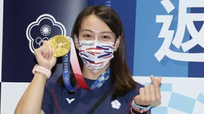 郭婞淳帶金牌回來了　淚謝全台灣人民