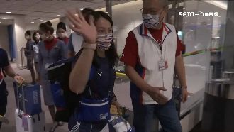 奧運奪金光榮返台　舉重女神郭婞淳淚