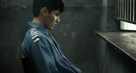 陸網瘋傳吳亦凡入監畫面，經證實是他5年前演出電影。（圖／翻攝自《夏有喬木，雅望天堂》微博）