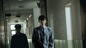 吳亦凡酒桌選妃！涉性侵最重恐判死刑　「入獄」照曝光，圖／翻攝自夏有喬木雅望天堂微博