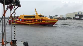 狂！小琉球船班進港　瘋狂「倒退嚕」