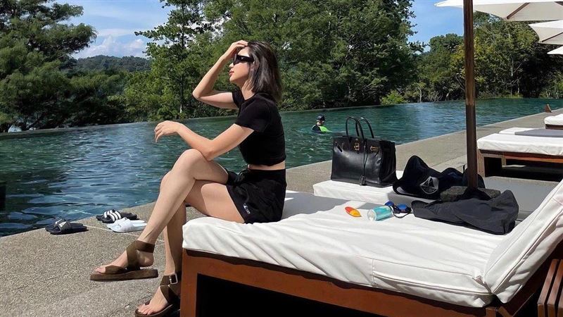 一芳水果茶闆娘　泳池脫罩拍照遭檢舉