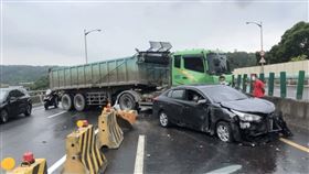 台64八里路段8月1日中午又發生砂石車追撞事故，造成1人受傷。翻攝畫面
