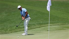 東奧高球打延長加洞賽　潘政琮勝出摘銅（2）東京奧運男子高球賽事最後一輪1日登場，台灣好手潘政琮揮出63桿，累計以低於標準15桿的269桿，與其他6 名選手並列第3，隨後在延長加洞賽第4洞勝出，搶下銅牌，也寫下台灣奧運高球隊史最佳成績。中央社記者吳家昇攝  110年8月1日