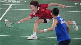 戴資穎昨日在東京奧運羽球女單金牌戰對上中國隊選手陳雨菲。（圖／美聯社／達志影像）