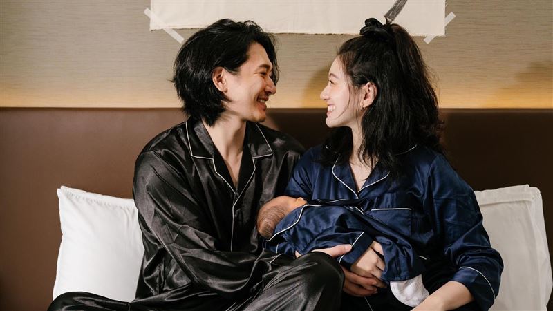 恭喜小蠻生了！兒子頭太大生38小時
