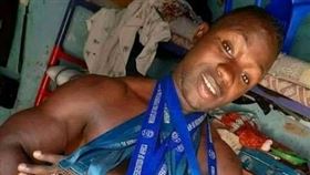 塞奇特列科逃離日本飯店後，在四日市市被找到。（圖／翻攝自
Walter Mwesigye推特）