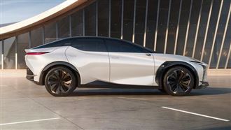 太空駕駛艙　電動跑旅使用新能源科技