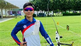 雷千瑩個人臉書發文寫下「致敬二十一年的青春」吐露自己的心情（圖／翻攝自雷千瑩 LEI CHIEN YING粉專）

