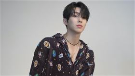 韓團B.A.P成員文鐘業推出全新迷你專輯「US」。 （圖／CL Creative & Entertainment 提供）