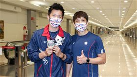 ▲東京奧運體操代表隊選手李智凱、教練林育信返國。（圖／體育署提供）