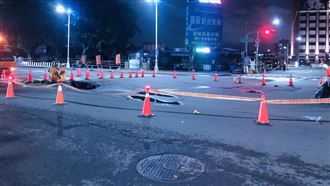 獨／凱旋路路面塌陷　工務局警戒中