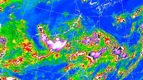準雙颱共舞！「盧碧」一旦成颱，氣象局表示海陸警可能於一天內接力發布。（圖／翻攝自氣象局）