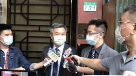 ▲鑊(鍋)氣(wokhei)餐廳委任律師田振慶赴台北地院開庭，因拒絕米其林星級評鑑，上法院提起訴訟。（圖／記者楊佩琪攝）