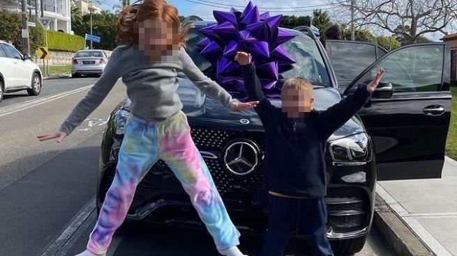 媽送9歲女百萬賓士　網見合照傻眼了