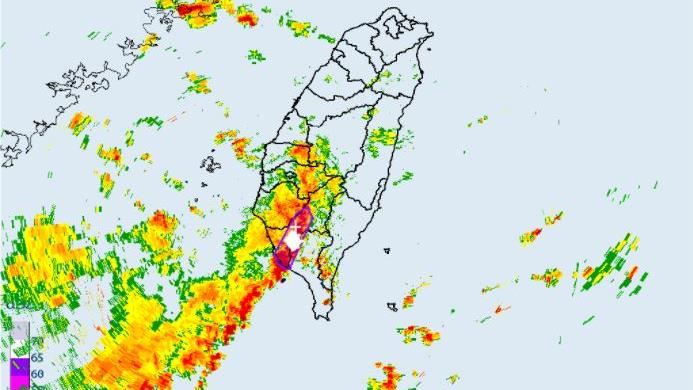盧碧暴風圈入台海　3縣市大雷雨警訊
