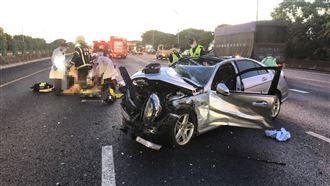 國1中壢連接道小車撞大車　1男枉死