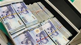 台中市刑大，800萬現金，博弈洗錢集團，匯兌，金流，勞力士名錶，圖／台中市刑大提供