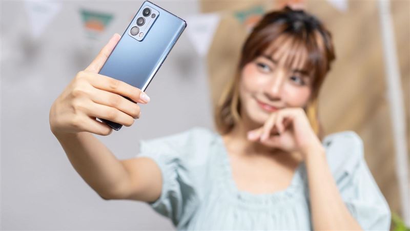 搭載光斑人像　網美機Reno6來了