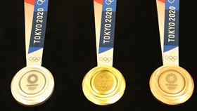 東奧倒數一年 首度公布獎牌設計東京奧運暨帕運組織委員會24日在東京舉辦開幕倒數一年的慶祝活動，公開2020奧運獎牌設計。中央社記者楊明珠東京攝 108年7月24日