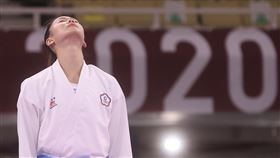 東奧空手道4強戰　文姿云上場前調整狀態台灣空手道女將文姿云5日晚間在東京奧運空手道女子55公斤級4強準決賽出賽，力拚金牌戰門票。正式登場前，文姿云閉目抬頭調整呼吸與狀態，盼在場上發揮最好表現。中央社記者吳家昇攝  110年8月5日