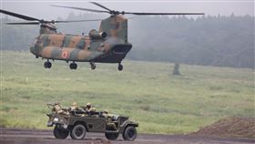 日自衛隊實彈演習　重視電子戰日本陸上自衛隊在靜岡縣舉行富士總合火力演習，演習設定為離島防衛，重視電子戰。中央社記者楊明珠靜岡攝　107年8月26日