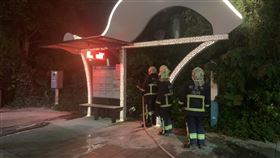 新北,淡水,機車,公車站,起火（圖／翻攝畫面）